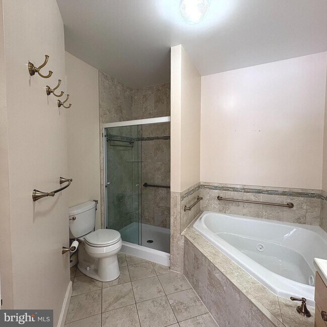 Building Photo - 11565 Cavalier Landing Ct