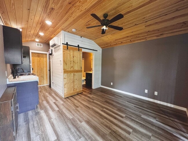 Building Photo - 1 Bedroom/1 Bathroom Tiny Home Cottage in Sulphur Rock