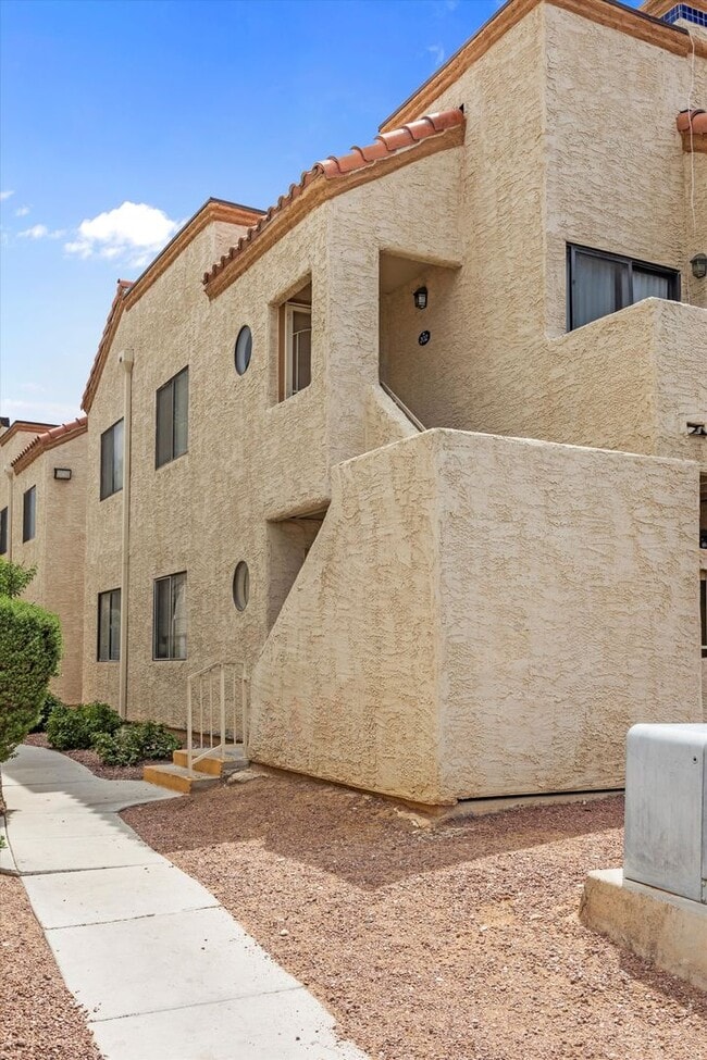 Building Photo - 2972 Juniper Hills Blvd