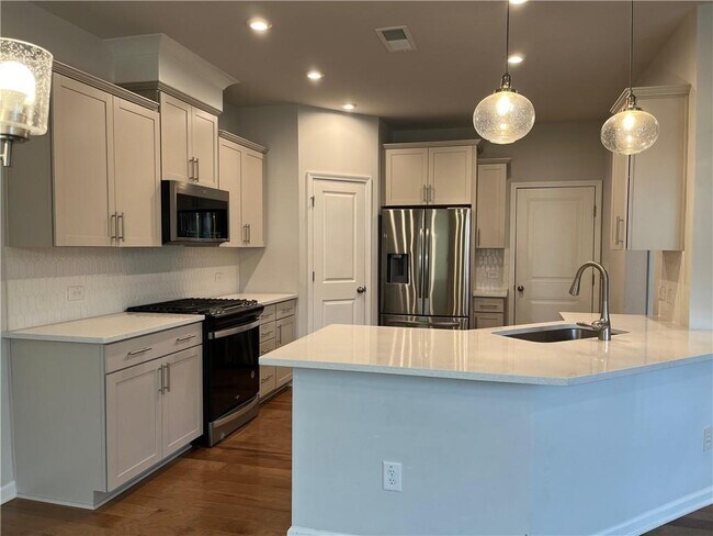 Building Photo - 2645 Quarterdeck Dr