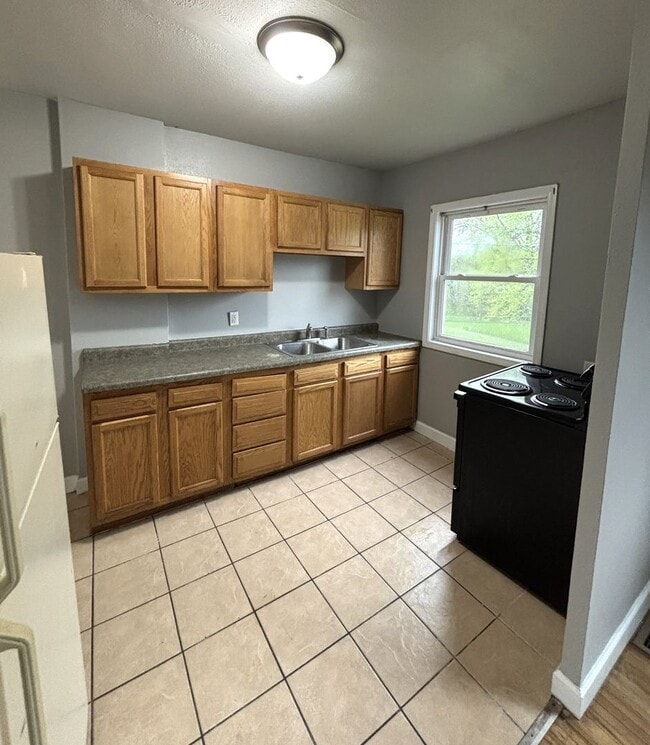 Building Photo - 2 bedroom townhome with walk out basement for rent in Waterloo!