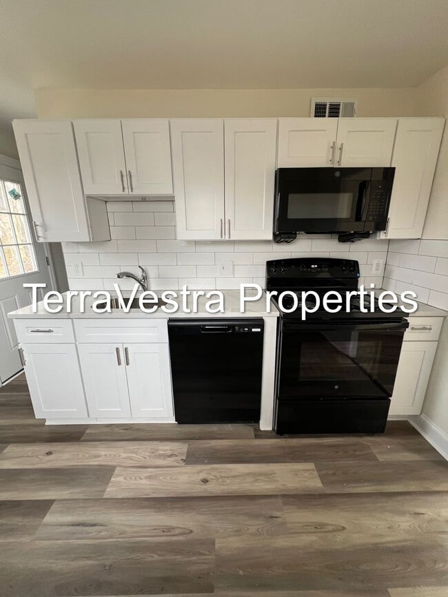 Primary Photo - 3 Bed Single Family in Upper Deerfield!