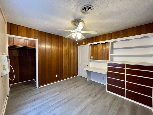 Building Photo - 5267 Sunset Ave