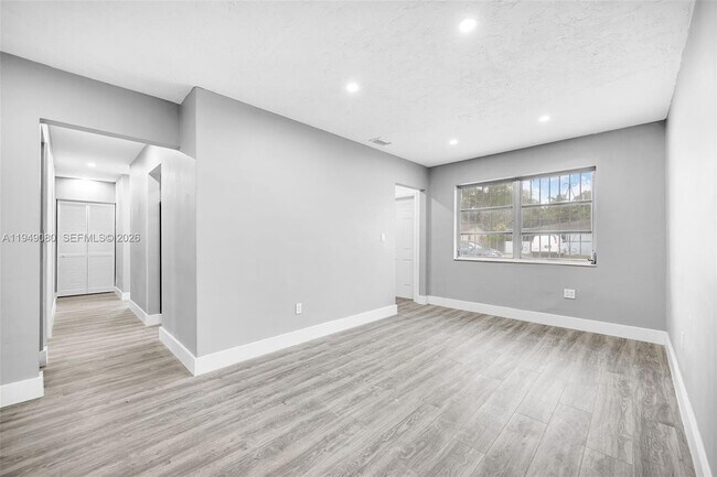 Building Photo - 645 NE 149th St