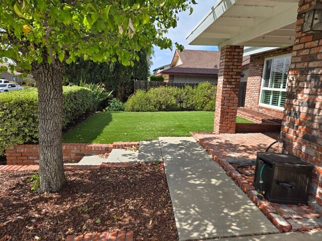 Building Photo - Stunning single-story Vista Del Cerro home with a private backyard oasis designed for effortless ...