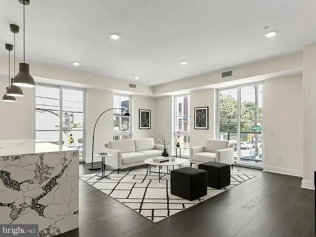 Building Photo - 1868 Frankford Ave