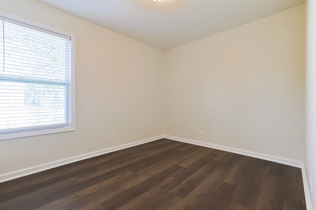 Building Photo - 1064 Crestwood Ln