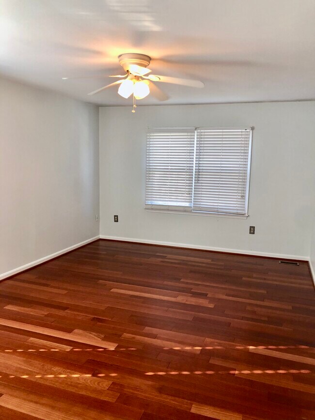 Primary bedroom - 120 Connemara Dr