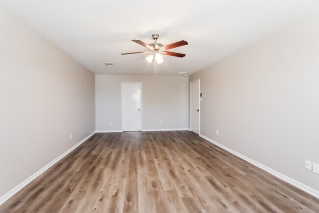 Building Photo - 7931 Evergreen Terrace Ln