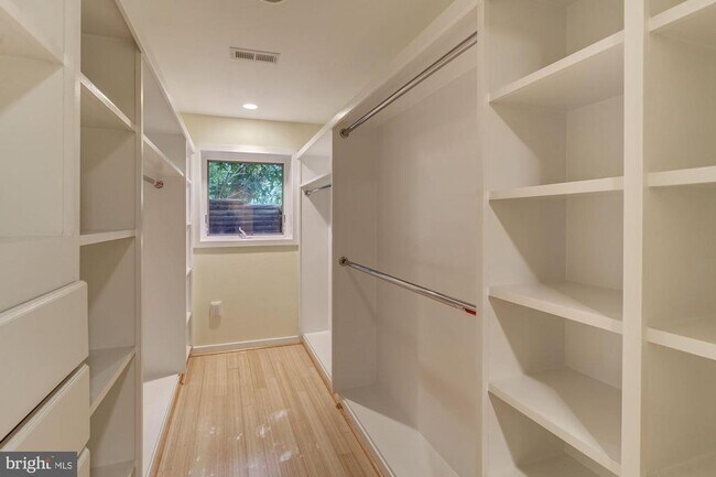 Building Photo - 1325 Darnall Dr