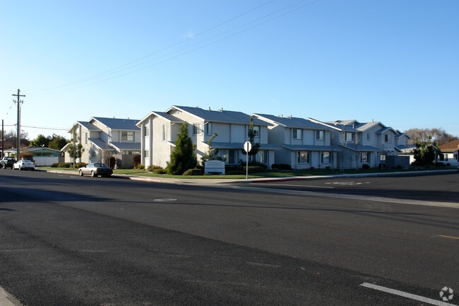 Primary Photo - Signorelli Apartments