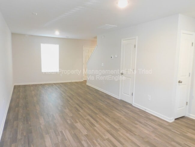 Building Photo - 604 Quail Ln