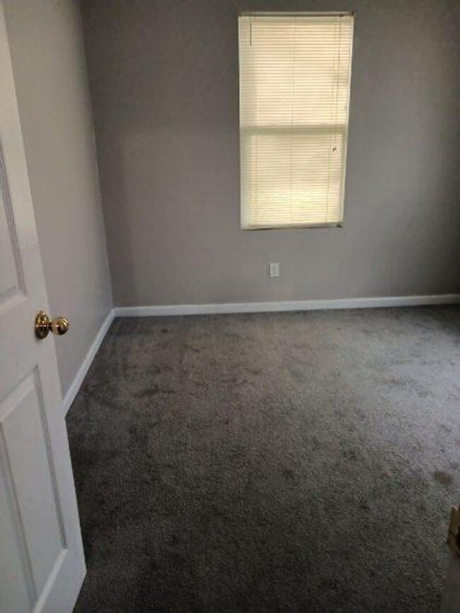 Building Photo - Beautiful 3 Bedroom, 2.1 Bath Home in Trenton!