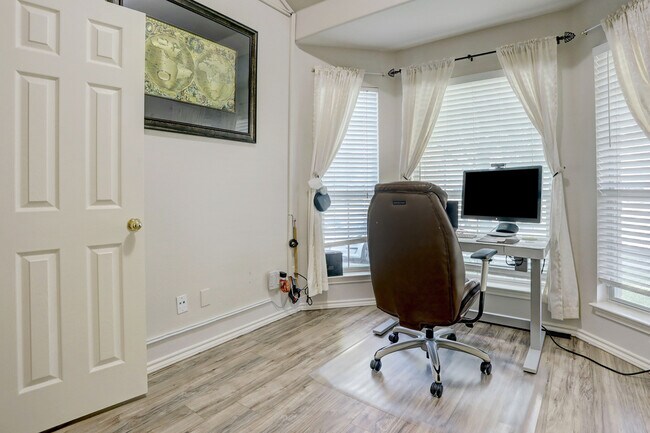 Building Photo - 6613 Cromarty Ln