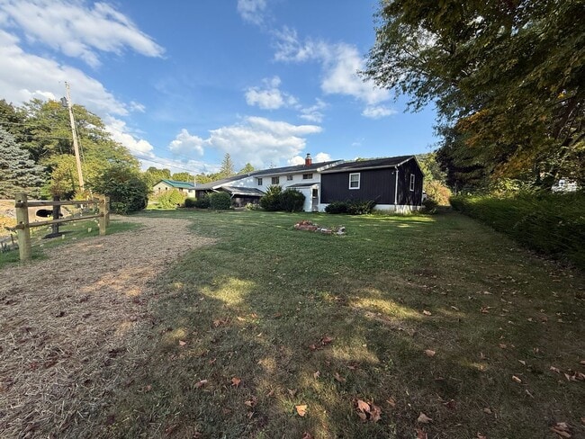 Building Photo - Spacious Rural Ranch!