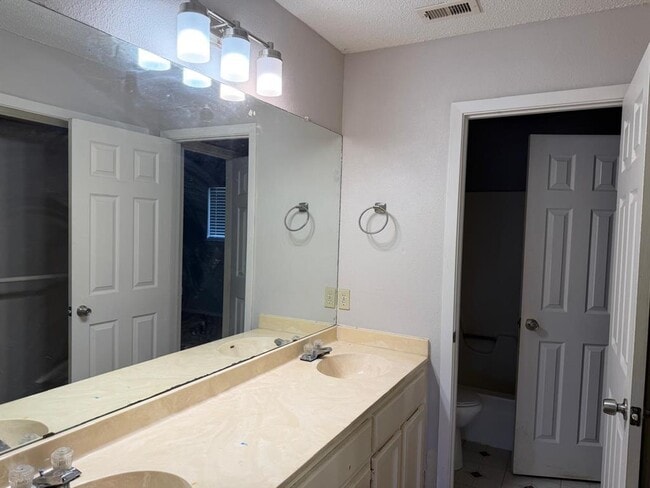 Building Photo - 6504 J Gregg Cove