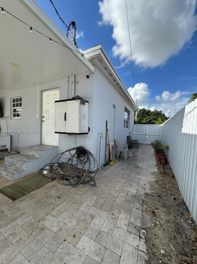 Building Photo - 3551 Palm Ave