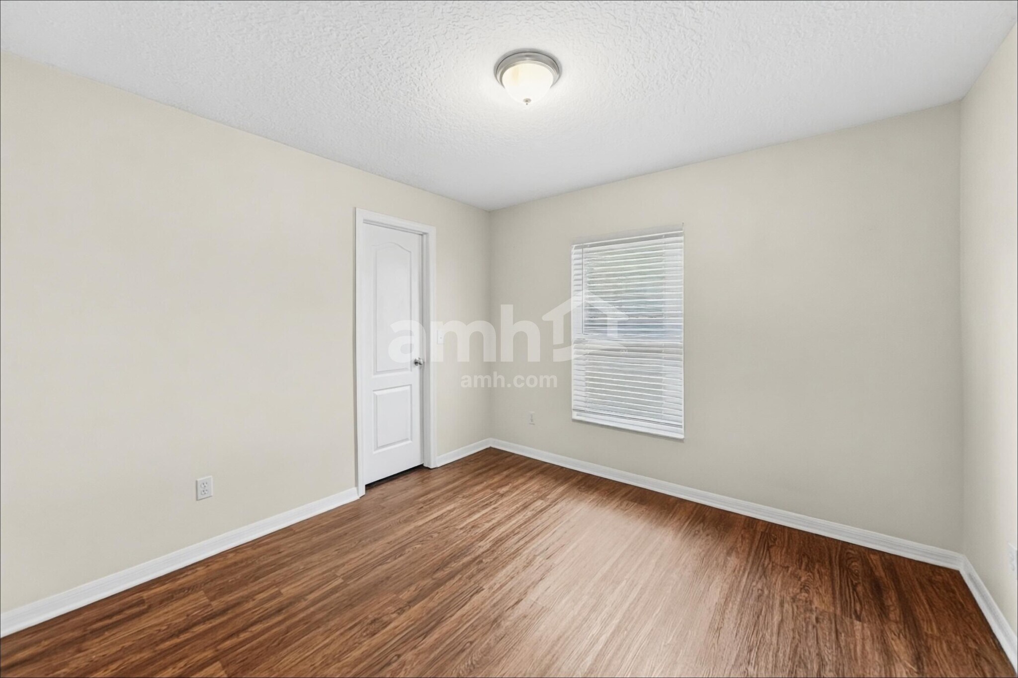 Building Photo - 331 Valley Edge Dr
