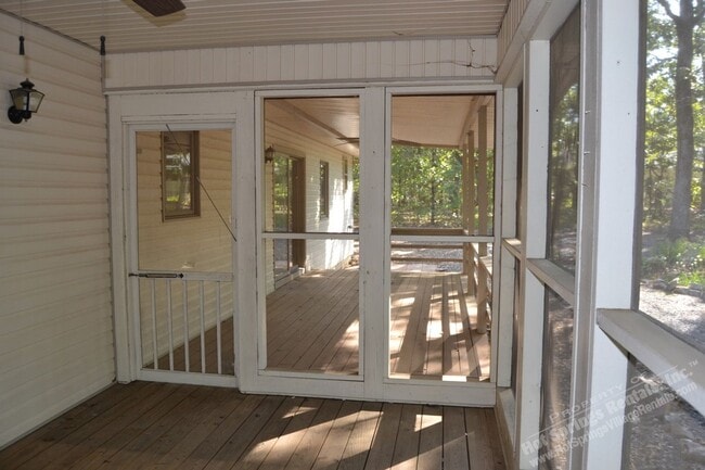 Building Photo - West Garea Area | Home | Unfurnished