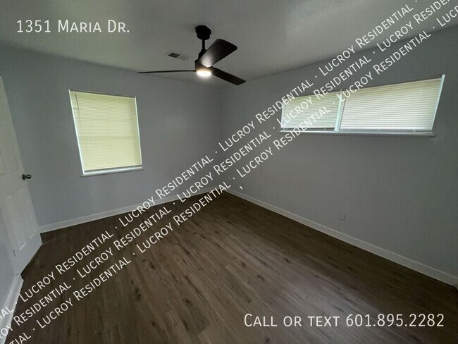 Building Photo - 1351 Maria Dr