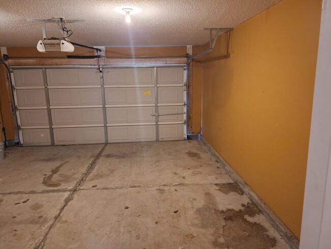 Building Photo - Wonderful Four Bedroom Home Located in Nor...