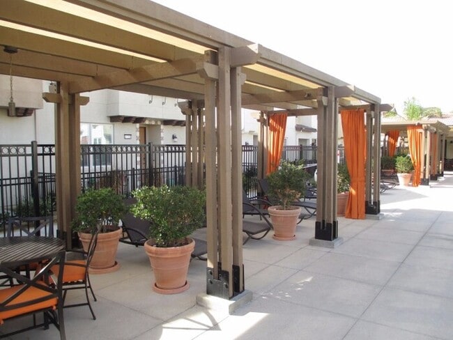 Building Photo - 40407 Calle Real