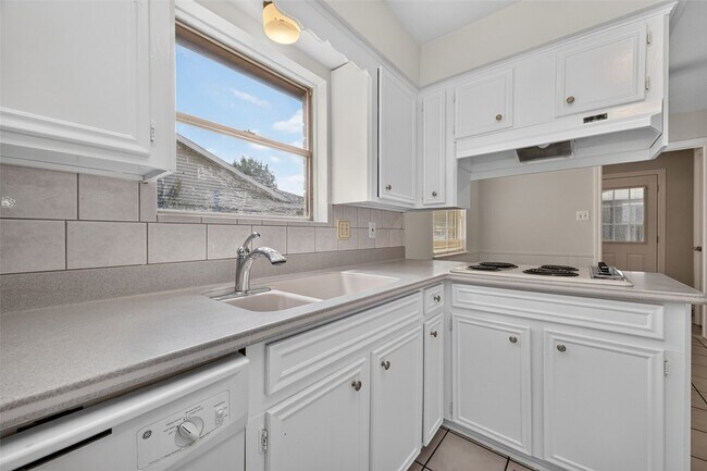 Building Photo - 25515 Stone Mill Ln