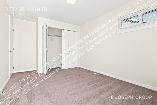 Building Photo - 4017 NE 45th St