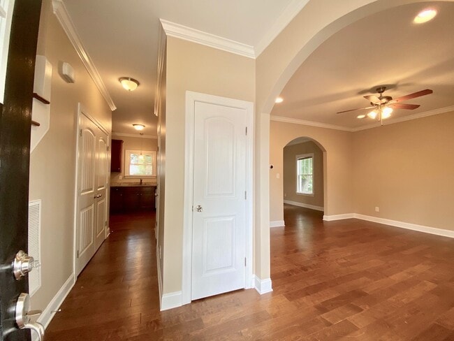 Building Photo - 2024 Jersey Ave