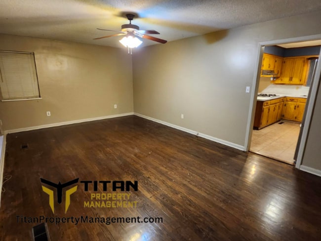 Building Photo - 3b/2b house