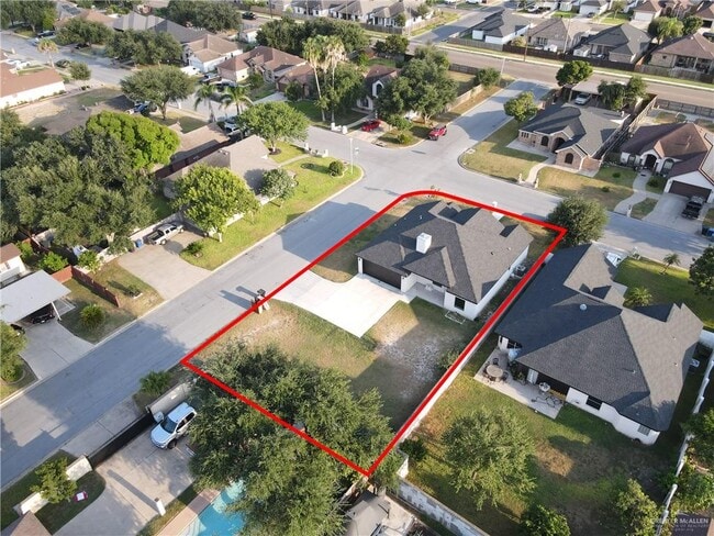 Building Photo - 4000 W Hackberry Ave