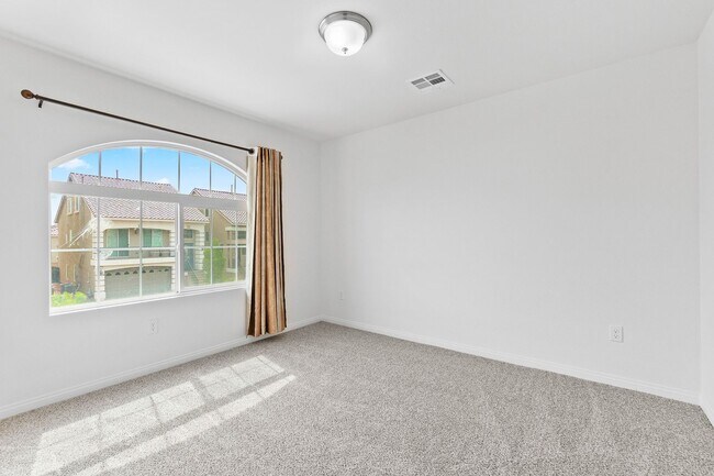 Building Photo - Stunning 4 Bedroom Home in South Las Vegas Area