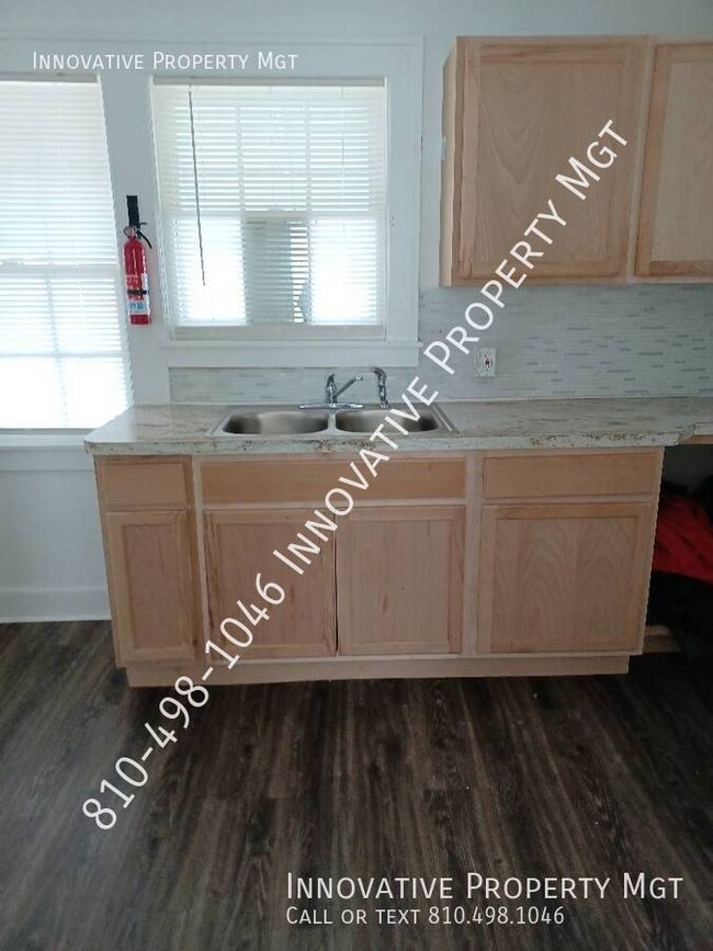 Building Photo - Beautifully updated 2 bedroom, 1 bath - $1...