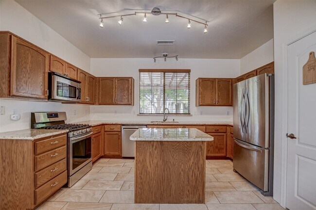 Building Photo - 3 bedroom 2 bathroom home for Rent in StoneRidge!