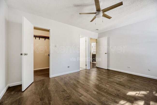 Building Photo - 2120 S Vaughn Way