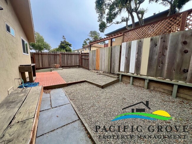 Building Photo - Furnished Single Family Home in Pacific Grove available NOW!