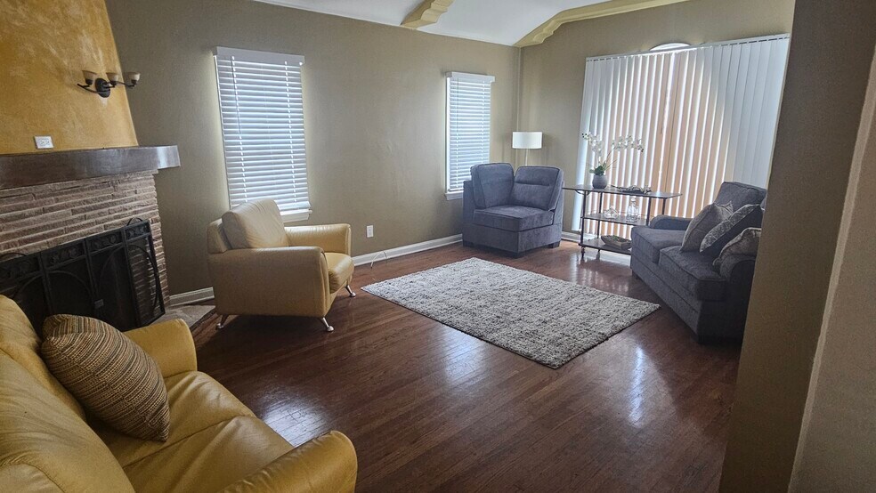 Living Room - 2028 W 81st St