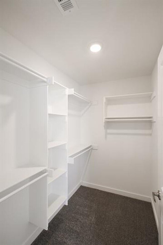 Building Photo - Come check out this Riverwood home in Lowell!