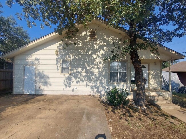 Primary Photo - 752 Pecan Ln