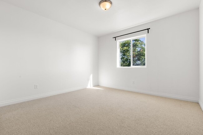 Building Photo - 1534 N Soto St