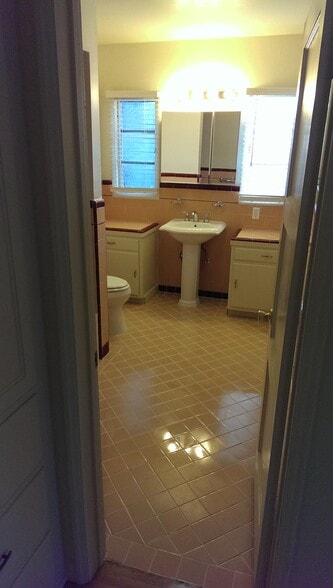 Primary Bedroom - 1226 S Longwood Ave