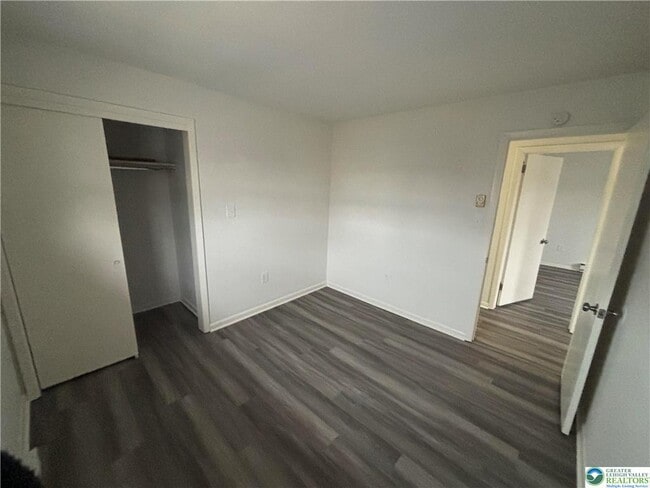 Building Photo - 616 Banks St