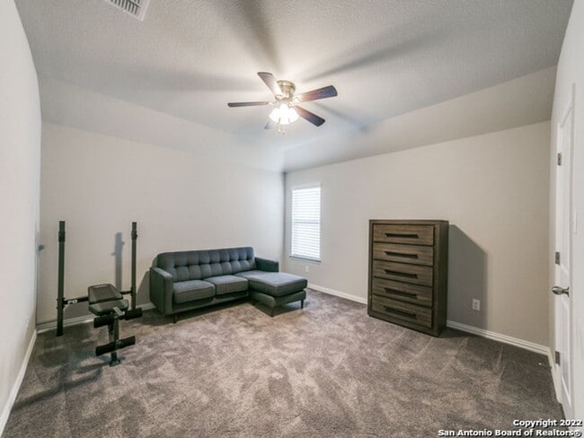 Building Photo - 4 Bedroom/3.5 Bathroom Alamo Ranch