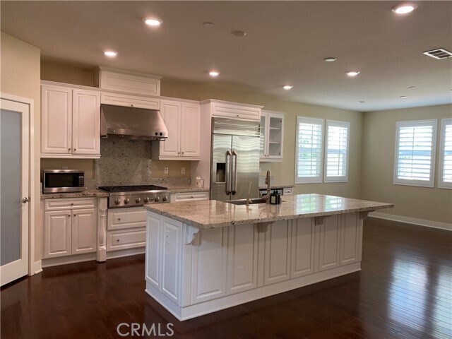 Building Photo - 21067 Willow Heights Dr