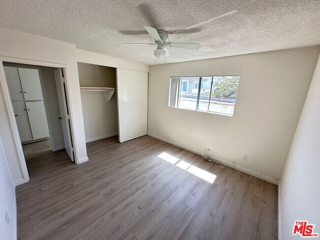 Building Photo - 1034 S Ardmore Ave