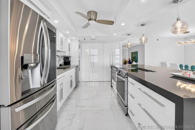 Building Photo - 3115 S Ocean Blvd