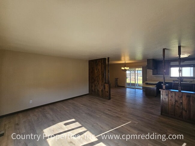Building Photo - House with Huge Shop in the Heart of Redding Available Now!