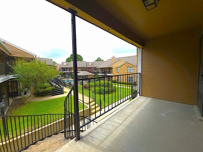 Building Photo - Get ready to fall in love with comfortable, carefree living at Courtyard Condominiums in Tyler, TX!