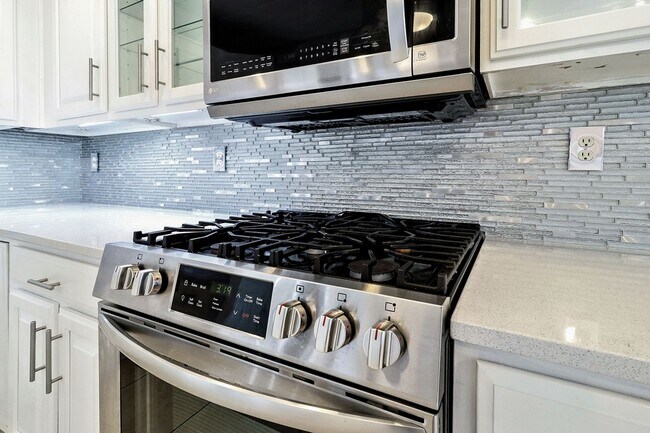 Building Photo - Beautiful 5 bedroom home in Grassfield Area of Chesapeake, VA