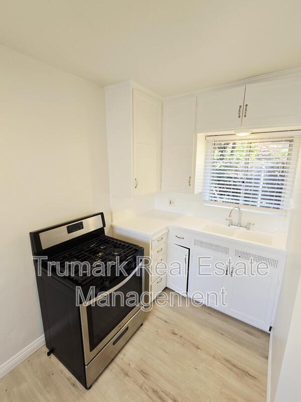Building Photo - 526 Naranja Dr